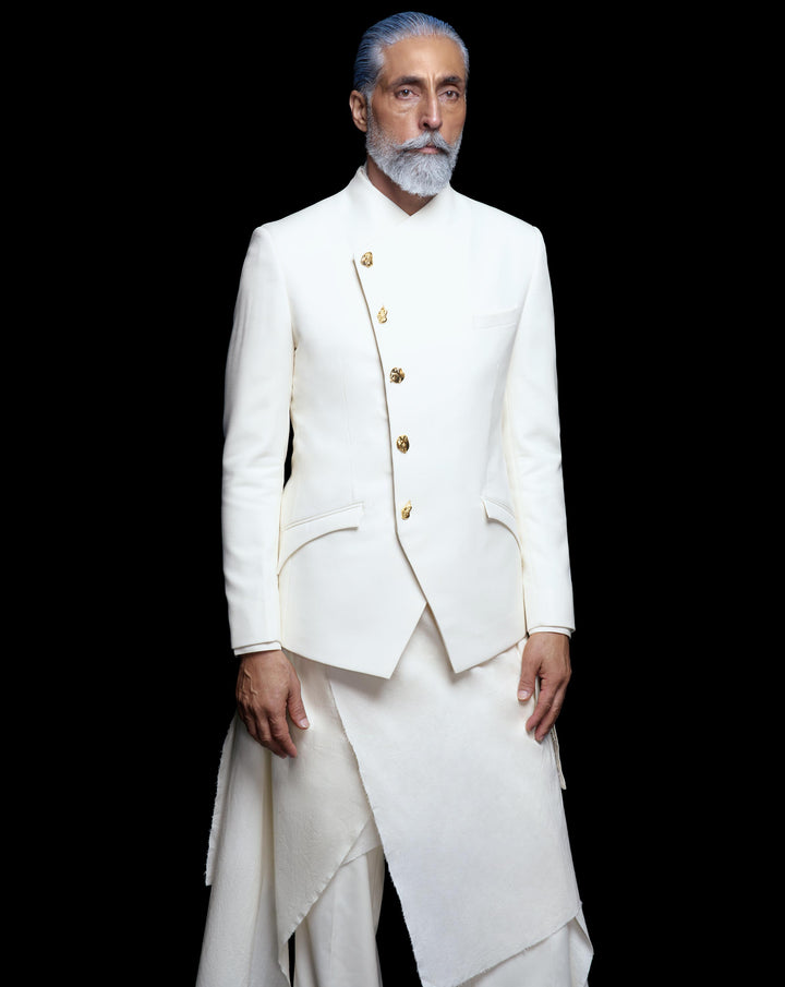 The Asymmetric Winged Bandhgala