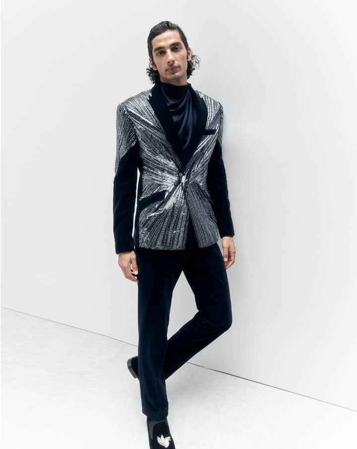 Refracted Peak Collar Tuxedo