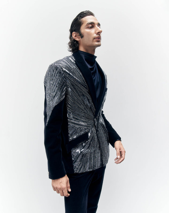 Refracted Peak Collar Tuxedo