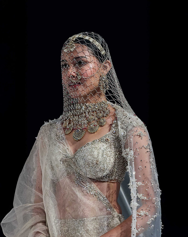 Svarnakaari Lehenga
